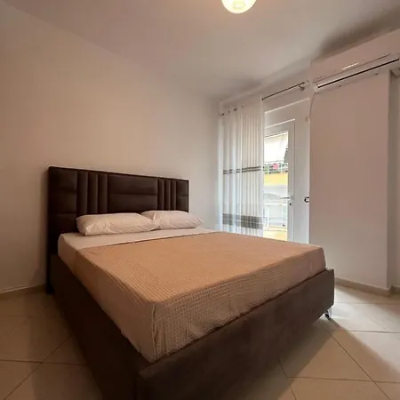 Cozy Twobedroom Apt. Beachfront Appartamento *